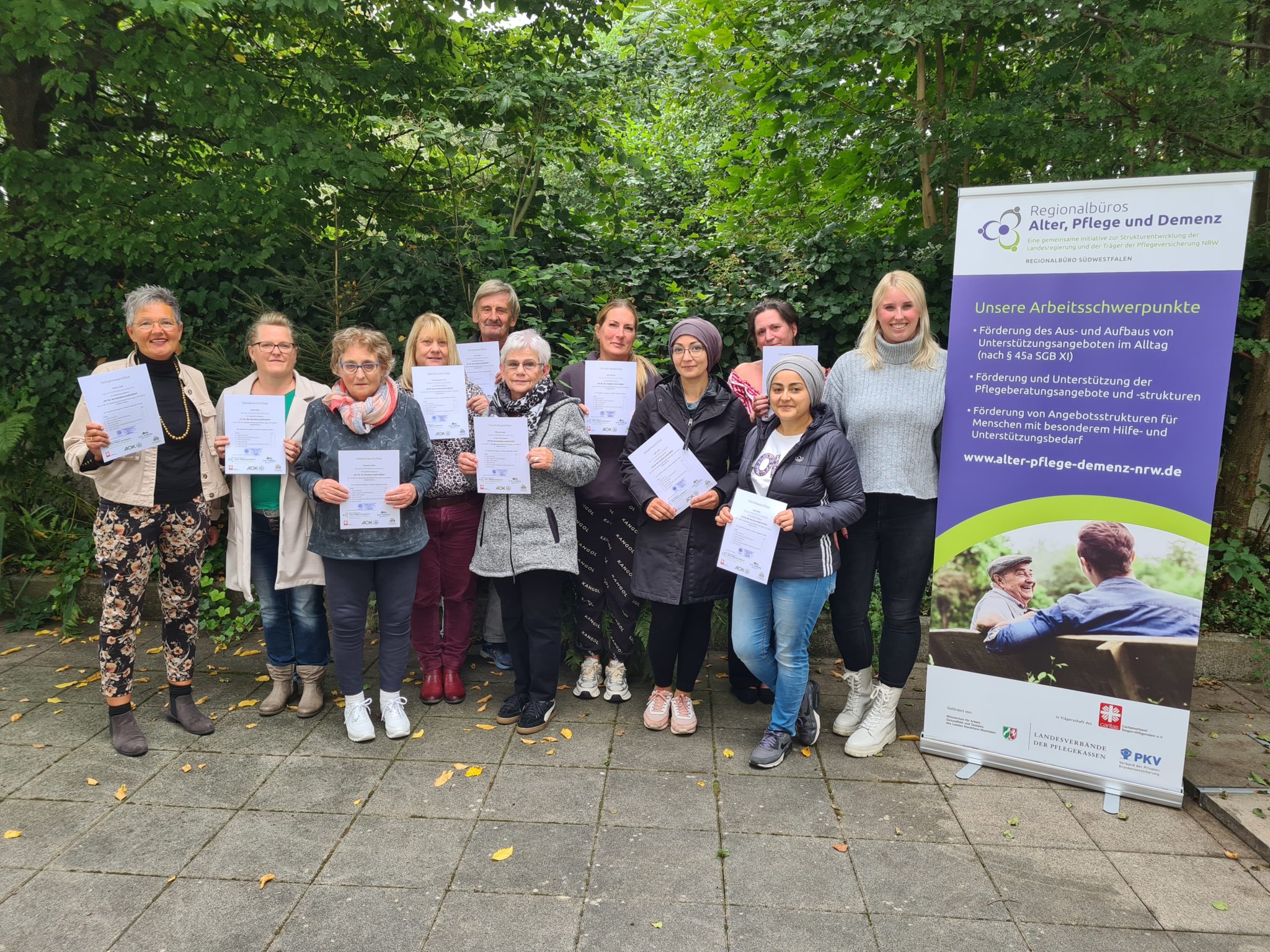 Gruppenfoto mit den Teilnehmer*innen des Nachbarschaftshilfekurses.