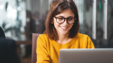 Ein Portät einer glücklichen Buisness-Frau