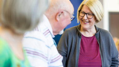 Gruppe unterhält sich