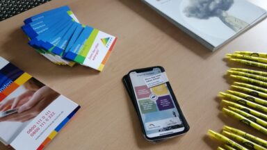 Infomaterialien der Teelefonseelsorge und zum Thema Suizidalität im Alter