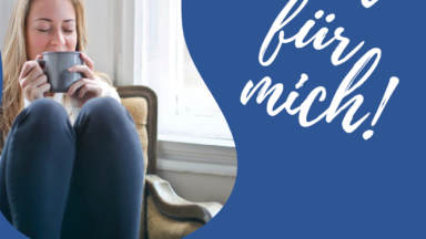 Frau trinkt entspannt Kaffee