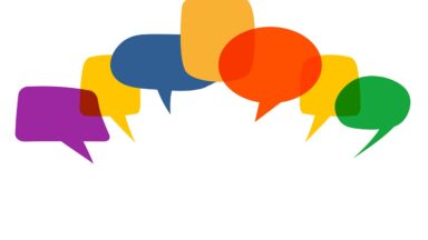 Viele verschiedenfarbige Sprechblasen