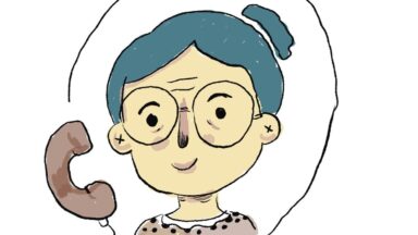Man sieht die Illustration einer älteren Frau mit Brille und Dutt an einem Telefon