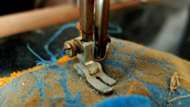 Nahaufnahme einer alten Nähmaschine