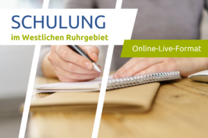 Auf dem Foto hält eine Person eine Stift in der Hand, um auf einen Notizbock zu schreiben. Zusätzlich steht auf dem Foto folgender Text: Schulung im Westlichen Ruhrgebiet. Online-Live-Format